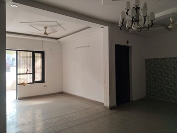 Room in 2 BHK Builder Floor at Green Fields Colony – for Rent