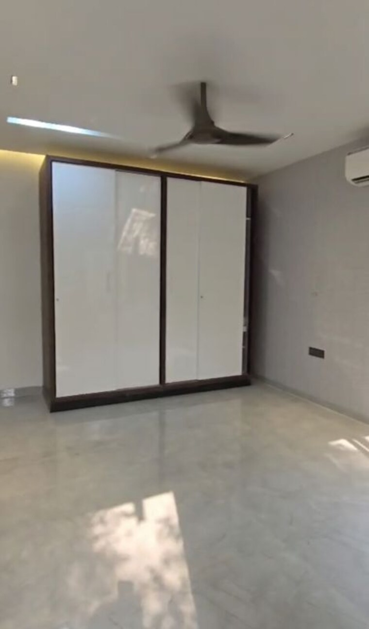 Room, malibu town 3 Bedroom 2700 Sq.Ft. Apartment In Malibu Town Gurgaon 10022903