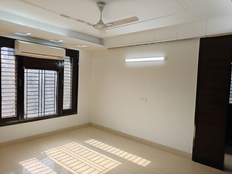 Bedroom, model town 3 4 Bedroom 361 Sq.Yd. Builder Floor In Model Town 3 Delhi 10022917
