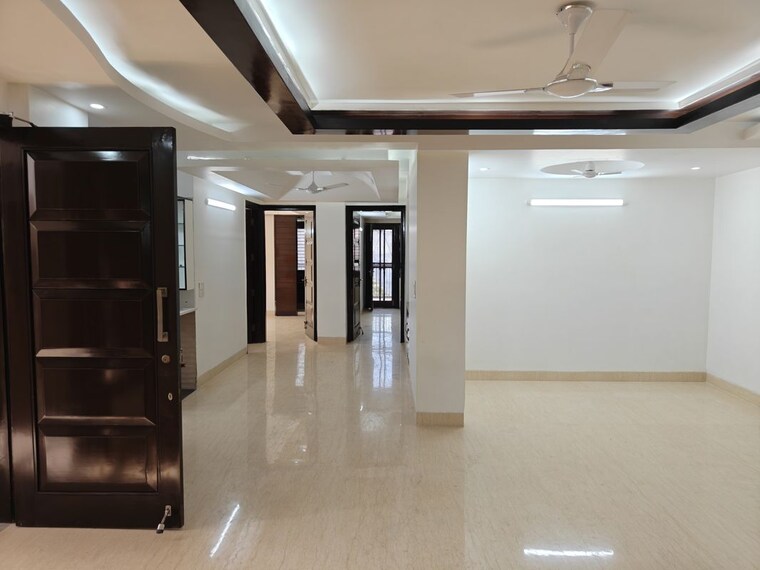 Living Room, model town 3 4 Bedroom 361 Sq.Yd. Builder Floor In Model Town 3 Delhi 10022917