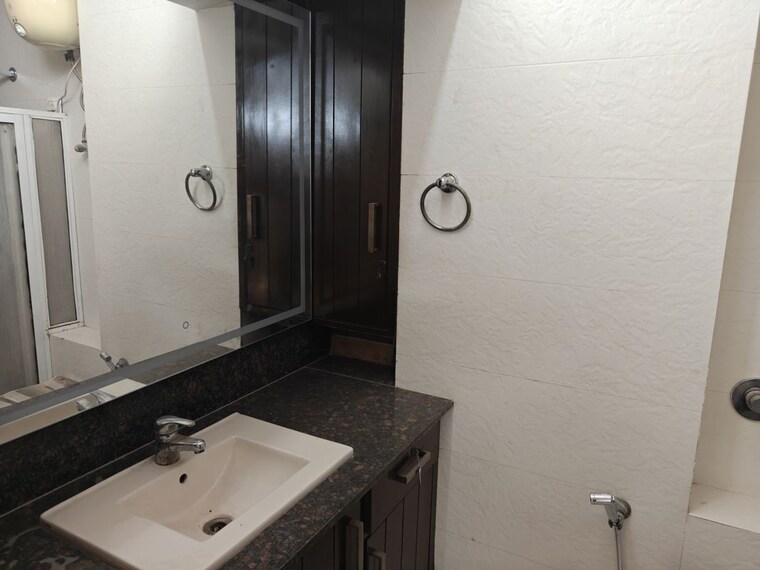 Attached Bathroom, model town 3 4 Bedroom 361 Sq.Yd. Builder Floor In Model Town 3 Delhi 10022917