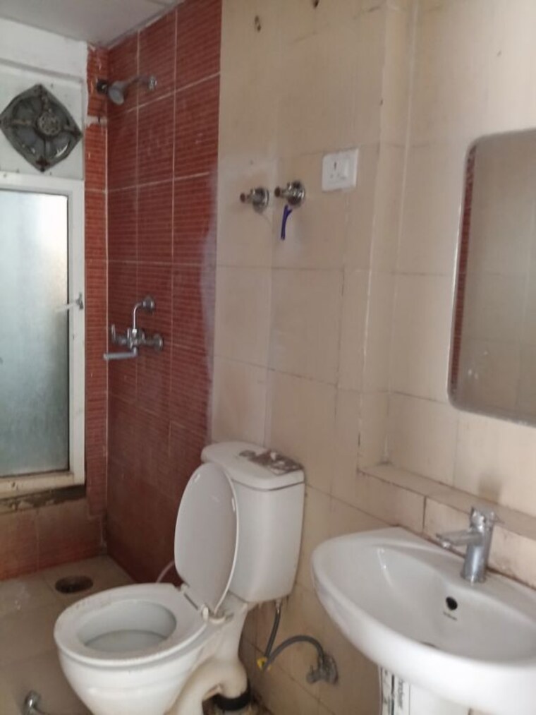Bathroom, mahagun-mywoods-iii 3 Bedroom 1225 Sq.Ft. Apartment In Sector 16c Greater Noida Greater Noida 10022926