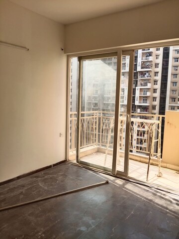 Room in 3 BHK Apartment at Mahagun Mywoods III, Sector 16c Greater Noida – for Rent
