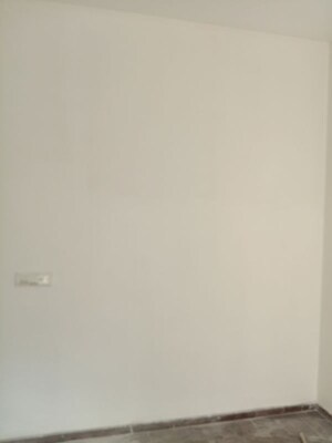 Furnished Amenities in 3 BHK Apartment at Mahagun Mywoods III, Sector 16c Greater Noida – for Rent