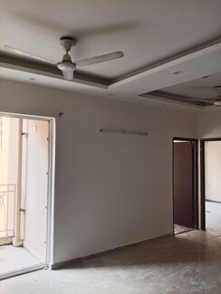 3 BHK + Servant Room Apartment For Rent in Mahagun Mywoods III