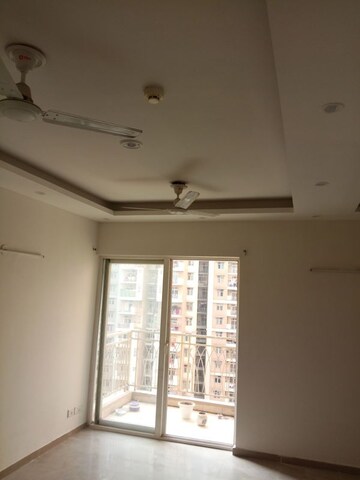 Room in 3 BHK Apartment at Mahagun Mywoods III, Sector 16c Greater Noida – for Rent