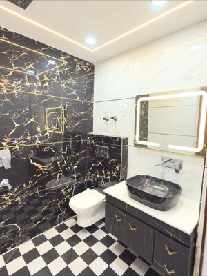 Master Bedroom in 3.5 BHK Apartment at Sector 5 – for Rent