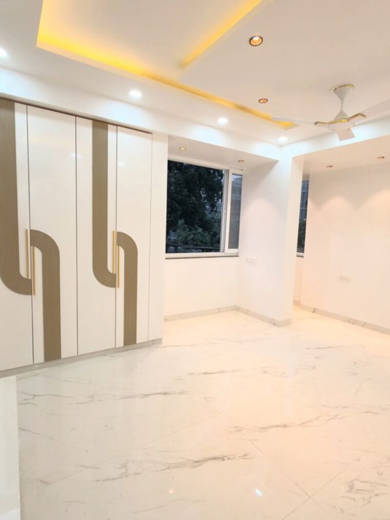 Room, sector 5 3.5 Bedroom 2750 Sq.Ft. Apartment In Sector 5 Gurgaon 10023071