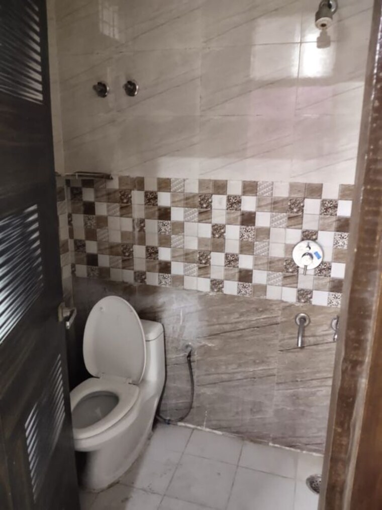 Bathroom, a-and-m-shakti-plaza 2 Bedroom 900 Sq.Ft. Builder Floor In Shakti Khand Iii Ghaziabad 10023237
