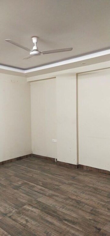 Room in 3 BHK Builder Floor at Greater Kailash ii – for Rent