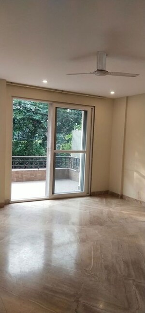 Room in 3 BHK Builder Floor at Greater Kailash ii – for Rent