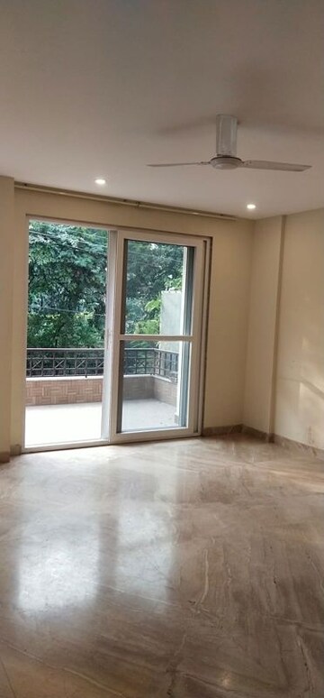 Room in 3 BHK Builder Floor at Greater Kailash ii – for Rent