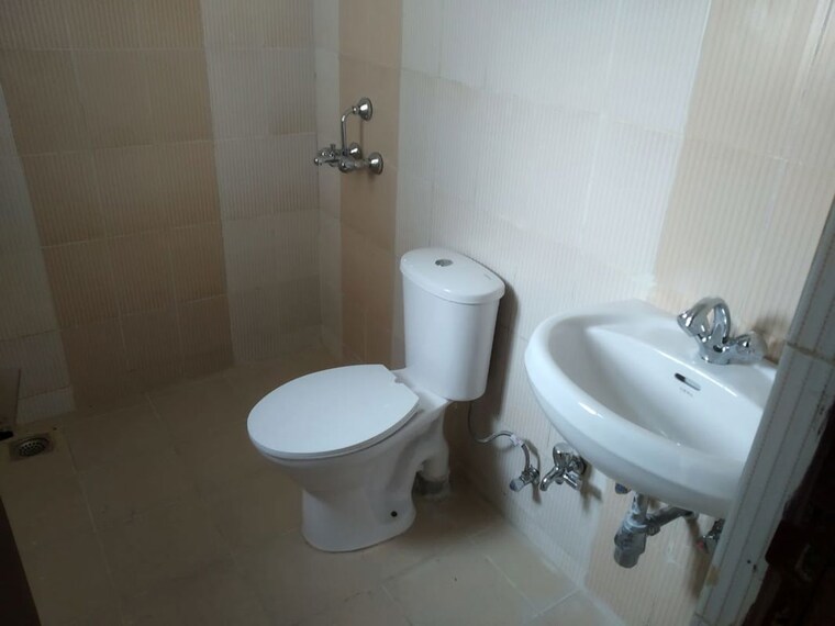 Bathroom, bptp-park-elite-floor-ii 3 Bedroom 190 Sq.Yd. Builder Floor In Sector 75 Faridabad 10006340
