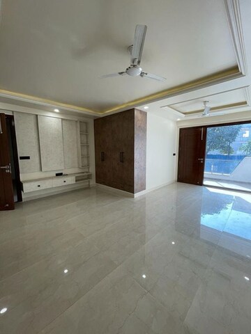 Room in 4 BHK Builder Floor at Parklands, Sector 85 – for Sale