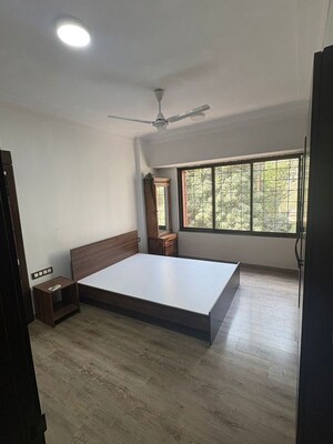 Bedroom in 2 BHK Apartment at Khar West – for Rent