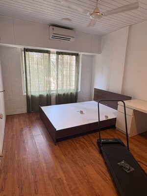 Bedroom in 2 BHK Apartment at Khar West – for Rent