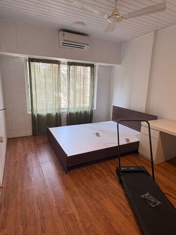 Bedroom in 2 BHK Apartment at Khar West – for Rent