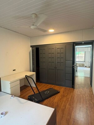 Bedroom in 2 BHK Apartment at Khar West – for Rent