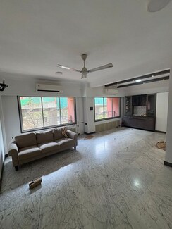 2 BHK + Pooja Room Apartment For Rent in Khar West