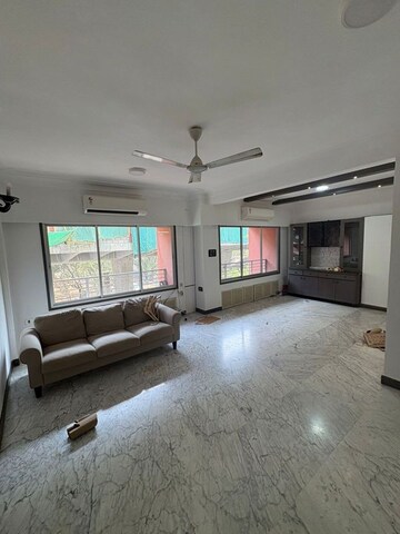 2 BHK Apartment For Rent in Khar West