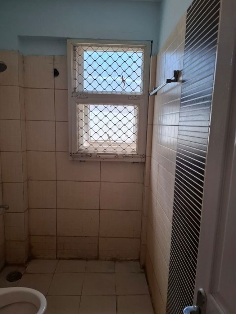 Bathroom, west patel nagar 1 Bedroom 638 Sq.Ft. Builder Floor In West Patel Nagar Delhi 10023106