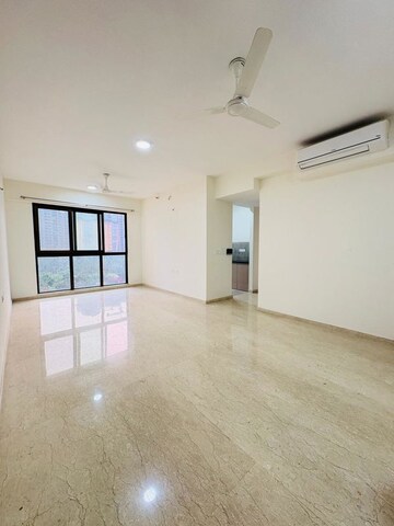 Room in 4 BHK Apartment at Kanjurmarg East – for Sale