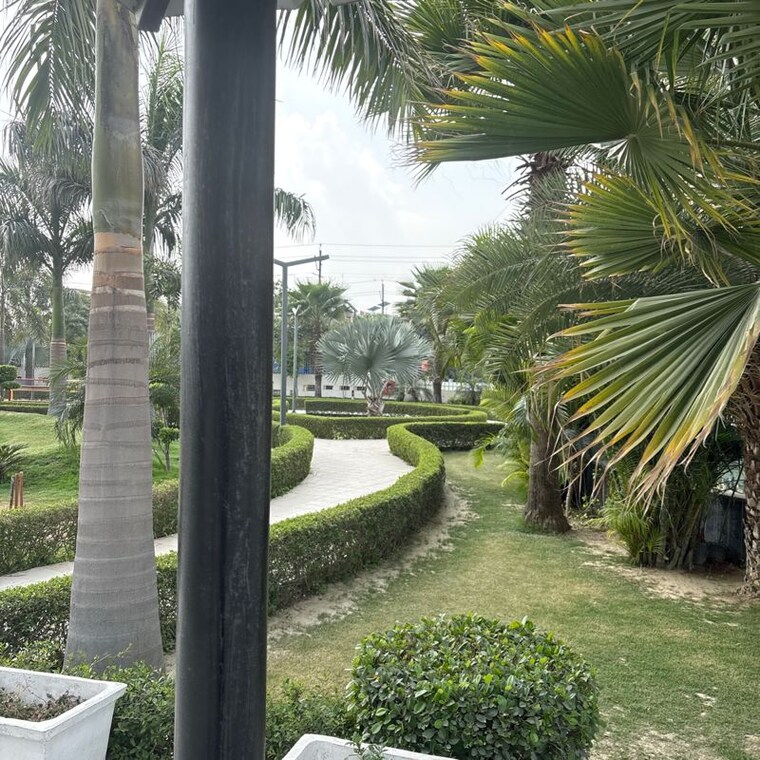 Garden, ratan-galaxy 4 Bedroom 2535 Sq.Ft. Apartment In Lalbagh Lucknow 10023456