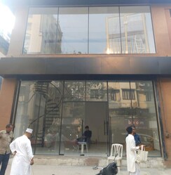 Showroom For Rent in Eken Therese