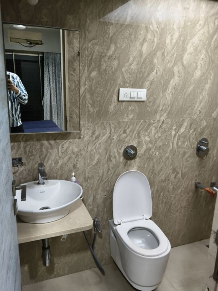 Bathroom, sector 51 2 Bedroom 872 Sq.Ft. Builder Floor In Sector 51 Noida 10023506