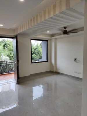 Room in 3 BHK Builder Floor at Puri Vip Floors, Sector 81 – for Sale