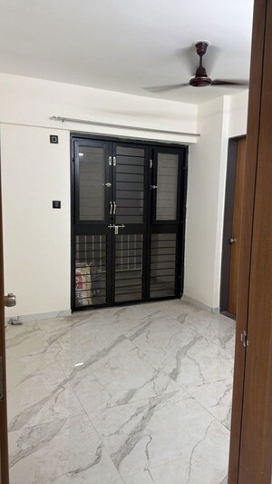 Room in 3 BHK Apartment at Swaraaj Paradise, Pimple Saudagar – for Rent