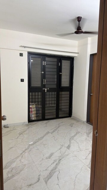 Room in 3 BHK Apartment at Swaraaj Paradise, Pimple Saudagar – for Rent