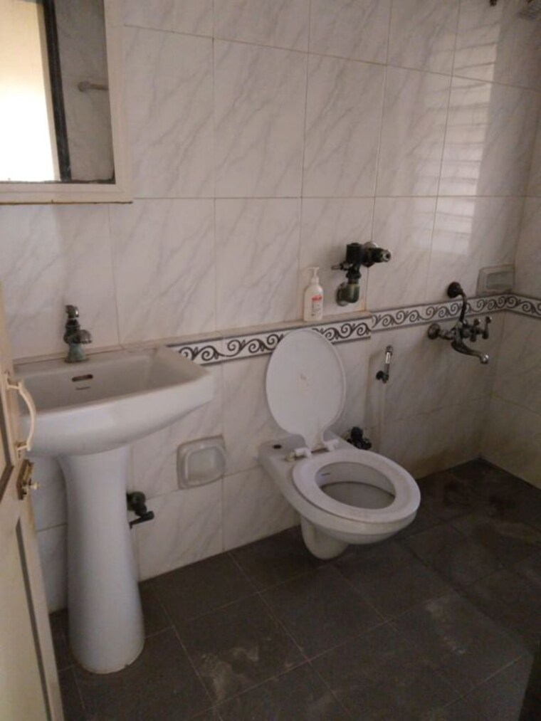 Bathroom, k-raheja-palm-court 2 Bedroom 900 Sq.Ft. Apartment In Malad West Mumbai 10023753