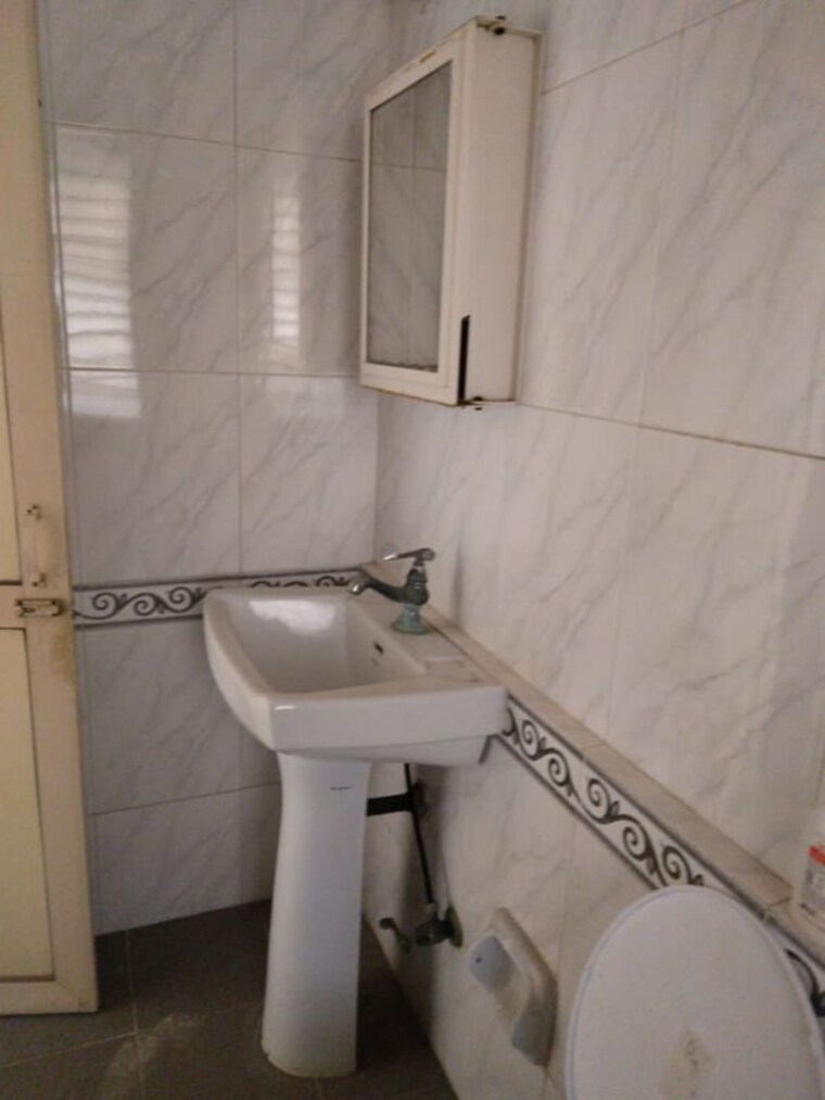 Bathroom, k-raheja-palm-court 2 Bedroom 900 Sq.Ft. Apartment In Malad West Mumbai 10023753