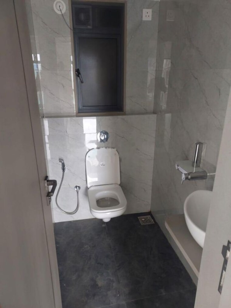 Bathroom, shivalik-bandra-north-gulmohar-avenue 1 Bedroom 325 Sq.Ft. Apartment In Bandra East Mumbai 10023858