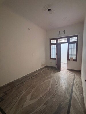 Room in 2 BHK Independent House at Narayan Plaza Jankipuram, Jankipuram – for Rent