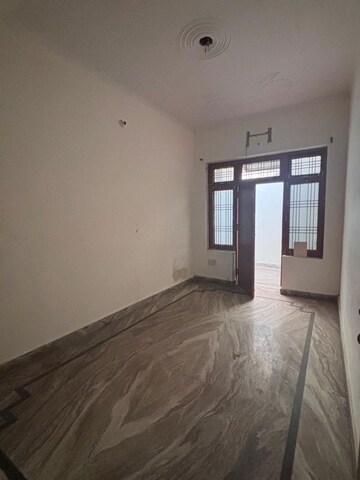 Room in 2 BHK Independent House at Narayan Plaza Jankipuram, Jankipuram – for Rent