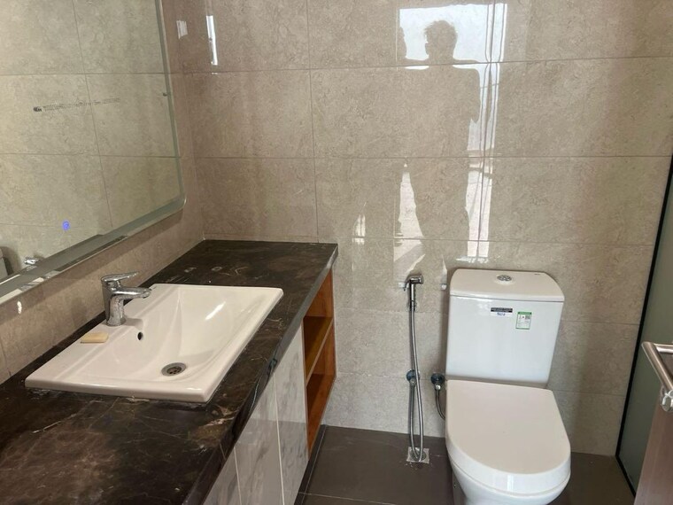 Bathroom, kalpataru-vista 3 Bedroom 3000 Sq.Ft. Apartment In Sector 128 Noida 10023955