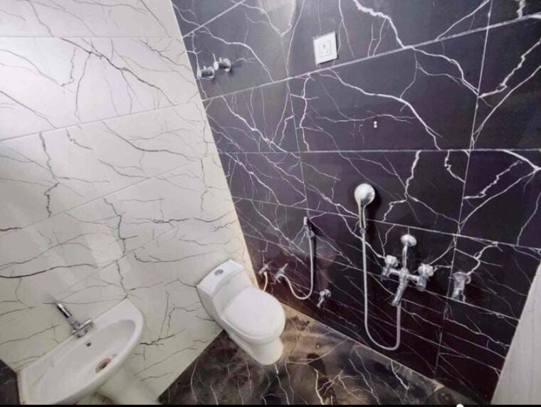 Bathroom, kanpur road 3 Bedroom 1200 Sq.Ft. Independent House In Kanpur Road Lucknow 9995968
