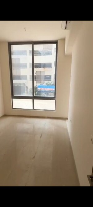 Room in 5 BHK Villa at Piramal Vaikunth, Balkum Pada – for Sale