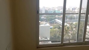 Room in 3 BHK Apartment at Siddhi Aura, Andheri East – for Rent
