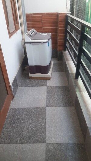 Building Lobby in 1 BHK Builder Floor at DLF Belvedere Towers, Sector 24 – for Rent