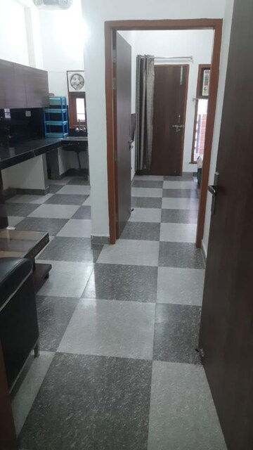 Building Lobby in 1 BHK Builder Floor at DLF Belvedere Towers, Sector 24 – for Rent