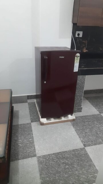 Furnished Amenities in 1 BHK Builder Floor at DLF Belvedere Towers, Sector 24 – for Rent