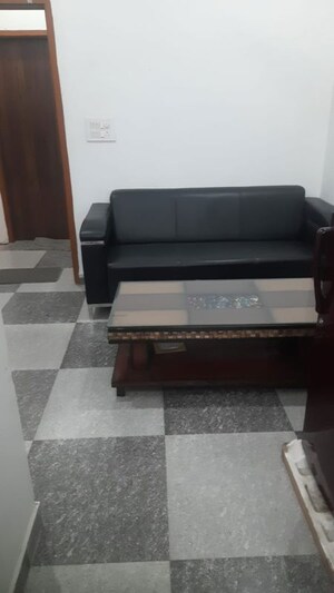 Furnished Amenities in 1 BHK Builder Floor at DLF Belvedere Towers, Sector 24 – for Rent