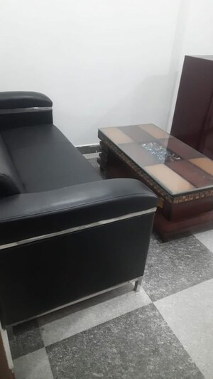 Furnished Amenities in 1 BHK Builder Floor at DLF Belvedere Towers, Sector 24 – for Rent