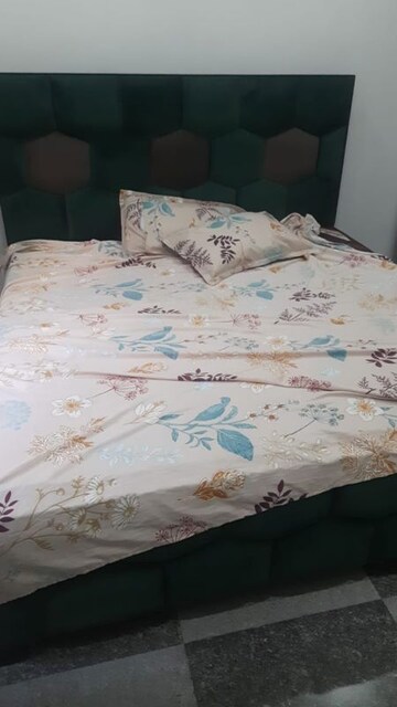 Bedroom in 1 BHK Builder Floor at DLF Belvedere Towers, Sector 24 – for Rent