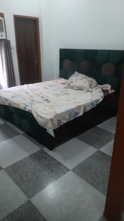 1 BHK Builder Floor For Rent in DLF Belvedere Towers