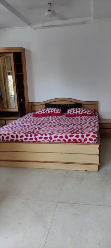 Bedroom in 2 BHK Apartment at Bandra West – for Rent