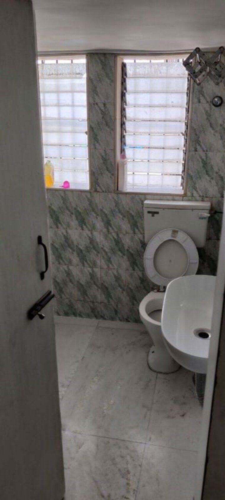 Bathroom, bandra west 2 Bedroom 700 Sq.Ft. Apartment In Bandra West Mumbai 10023987